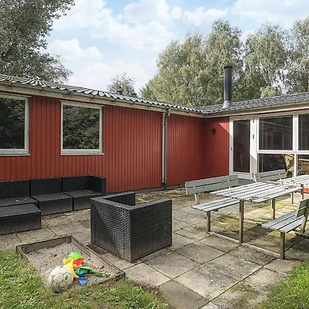 Spacious Retreat By Limfjorden - By Traum